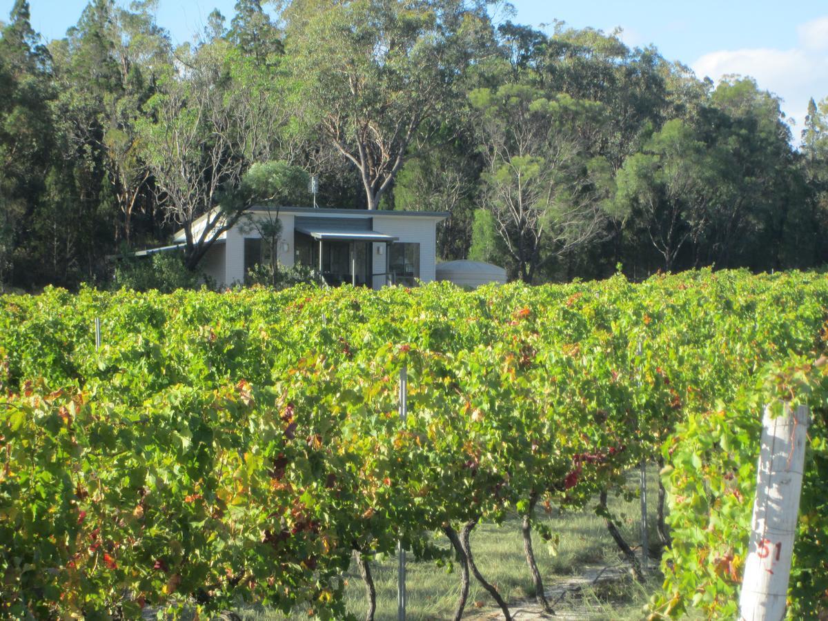 Just Red Wines Cabins Ballandean Екстериор снимка